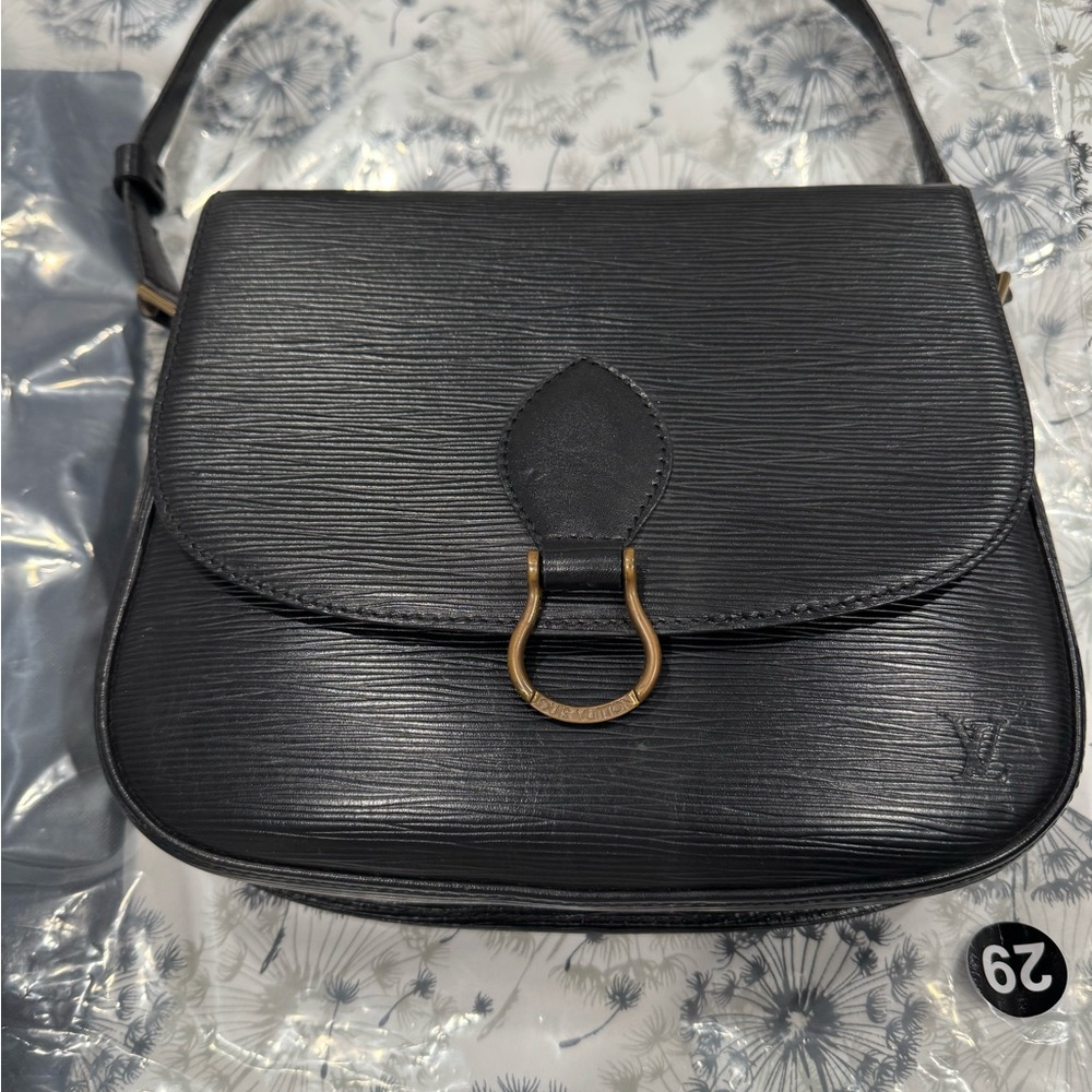 LOUIS VUITTON

Epi Saint Cloud GM Black